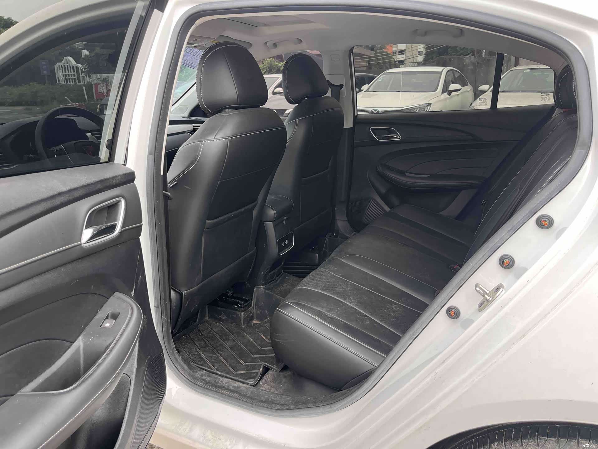 Roewe i5, 2020 8