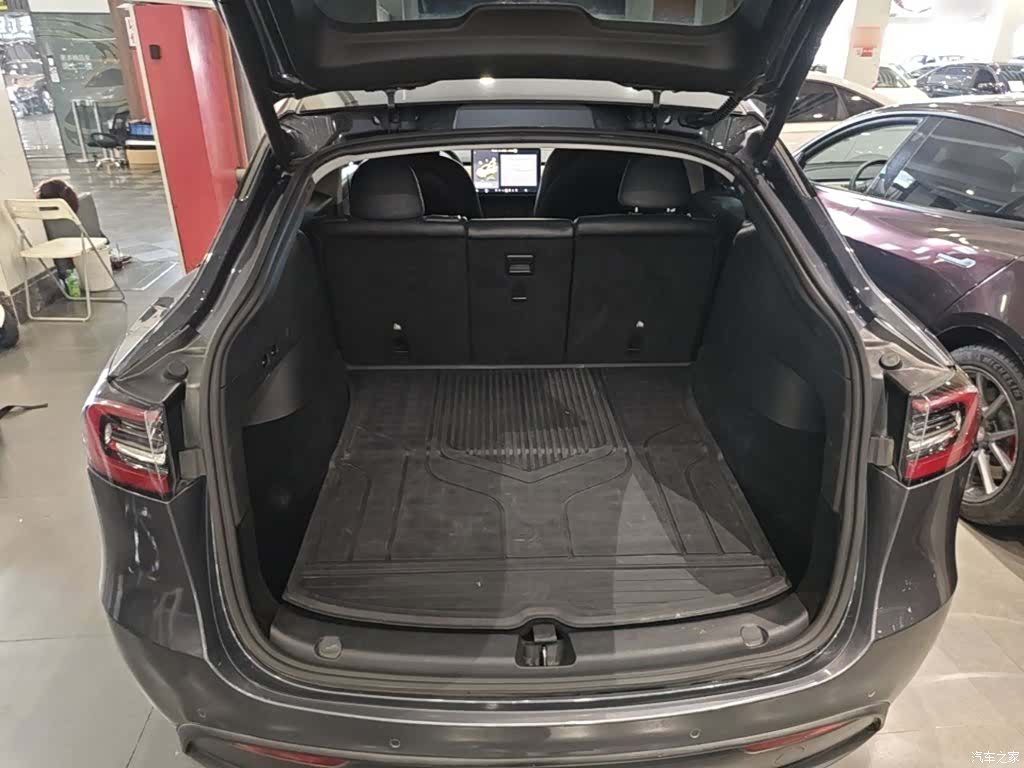 Tesla Model Y, 2022 19