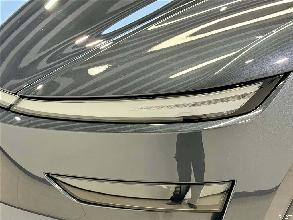 Tesla Model Y, 2025 8