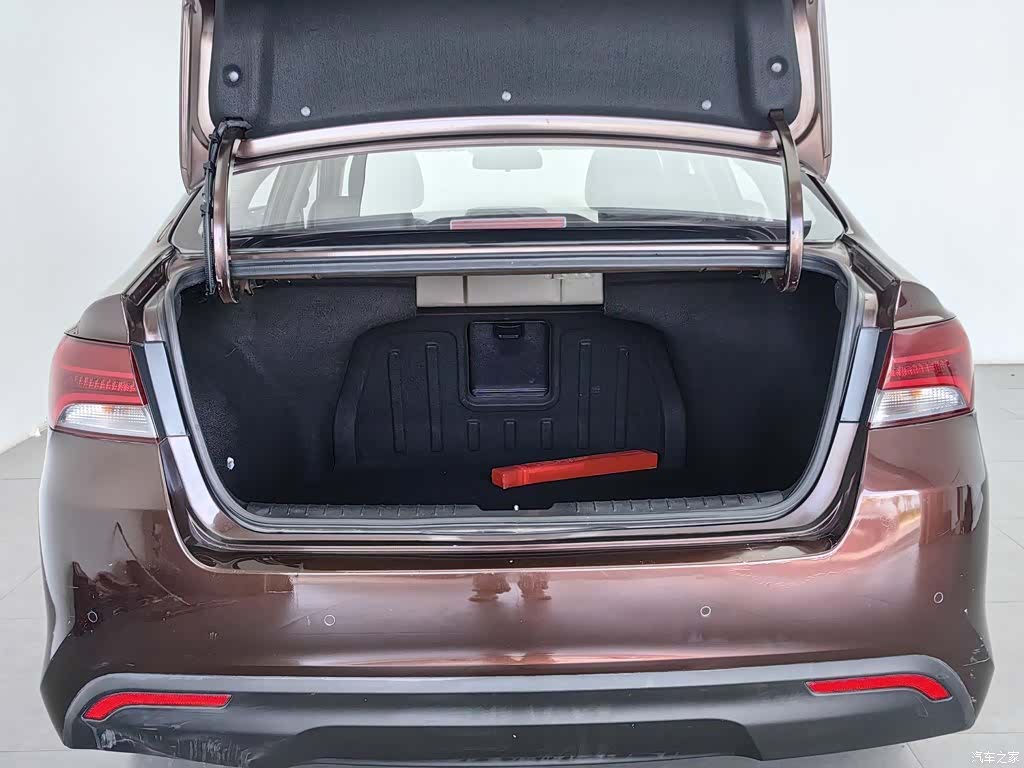 Kia GLS, 2018 16