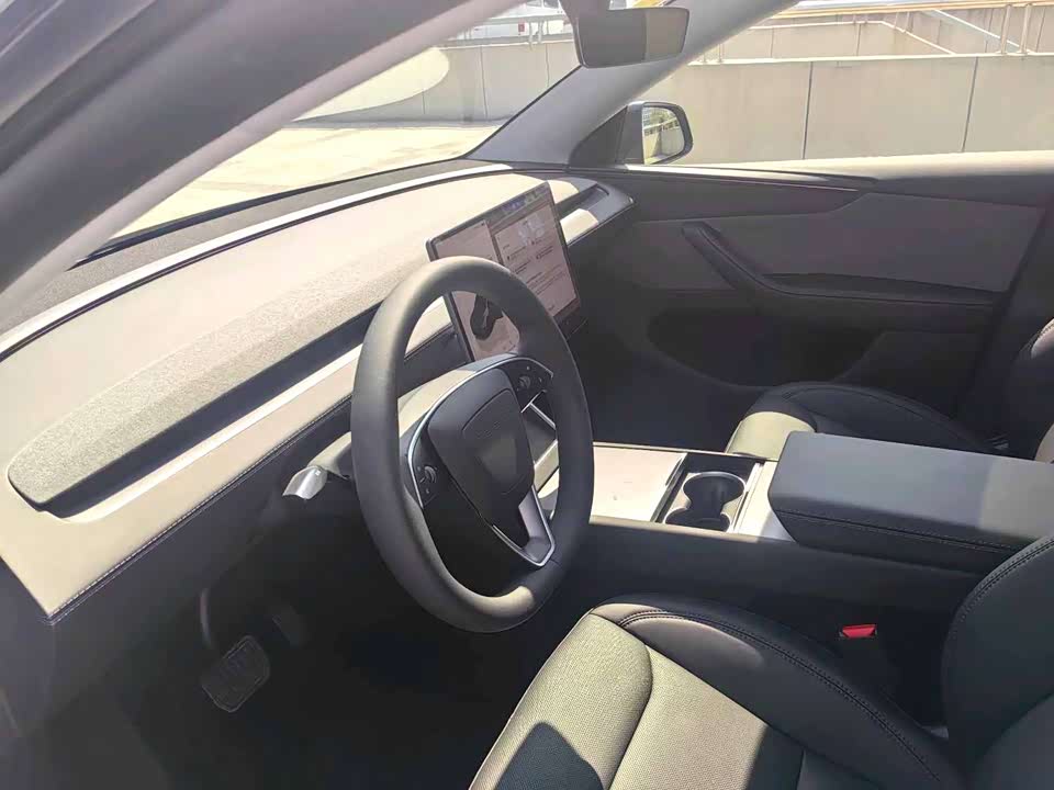 Tesla Model Y Tesla Model Y