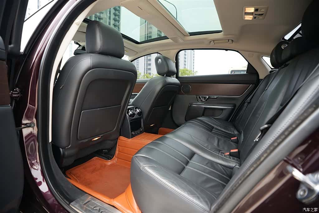 Jaguar XJ, 2017 10
