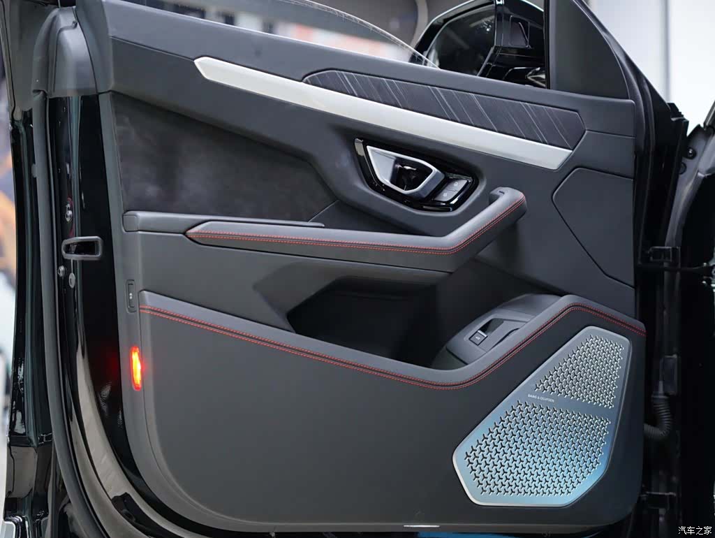 Lamborghini Urus, 2020 34