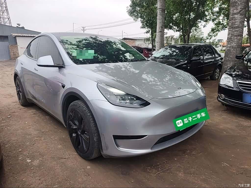 Tesla Model Y, 2023 4