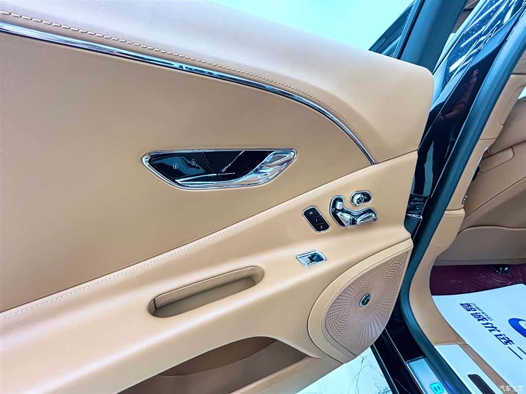 Bentley Flying Spur, 2024 23