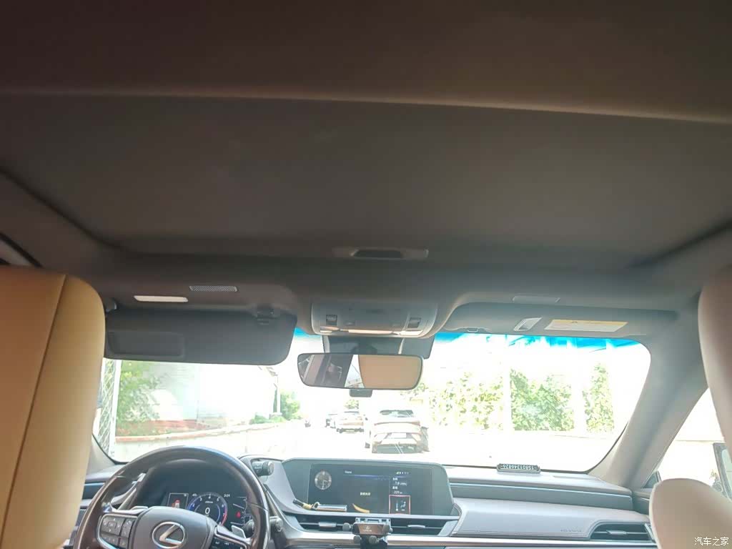 Lexus ES, 2019 9