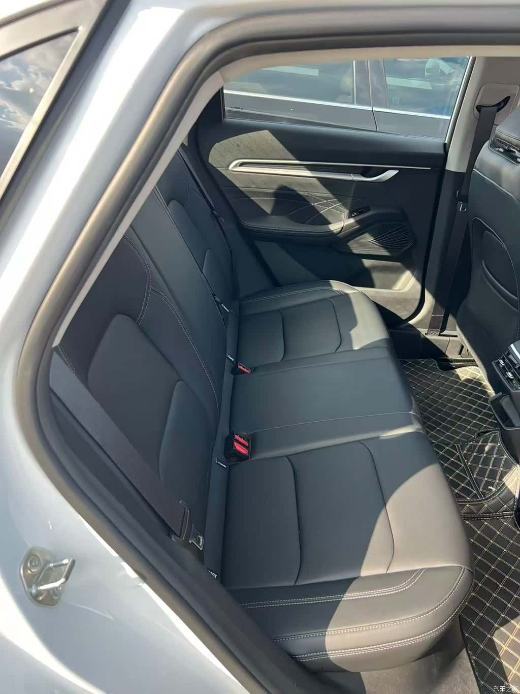 Geely Emgrand, 2025 14