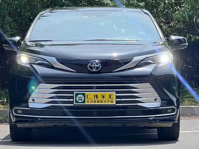 Toyota SIENNA 2024 — купить из Китая под заказ