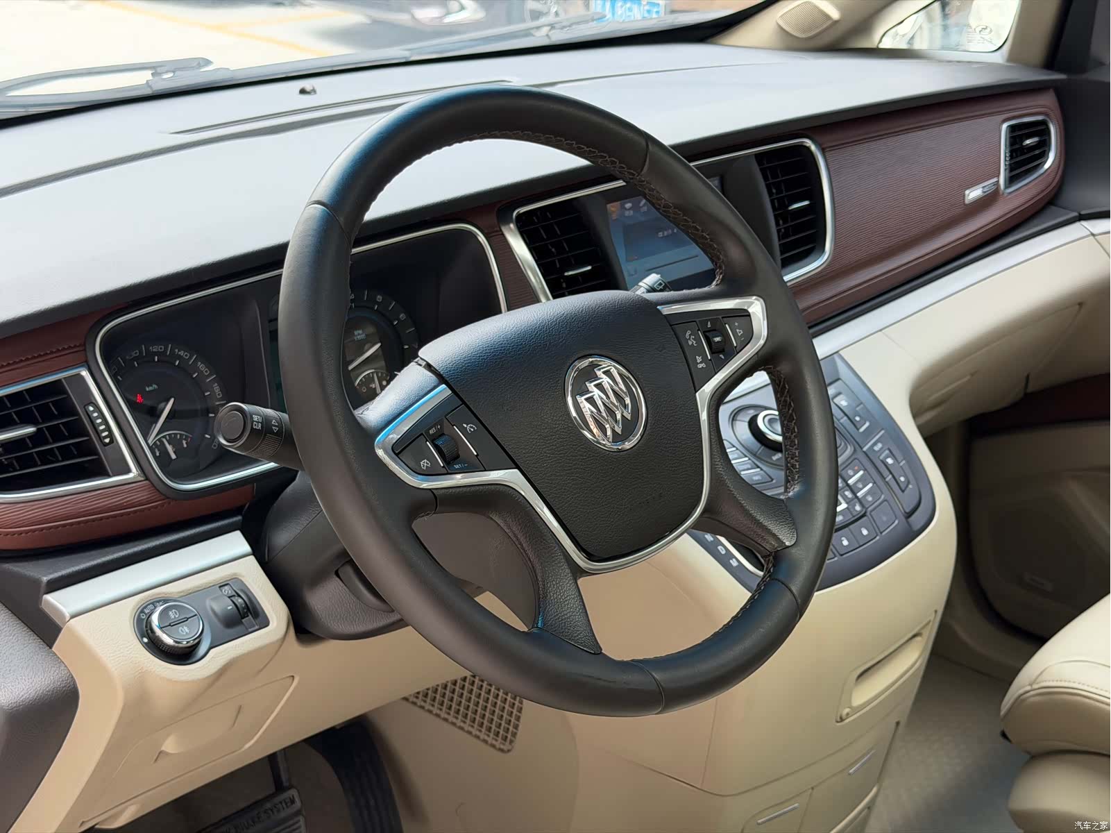 Buick GL8, 2015 13