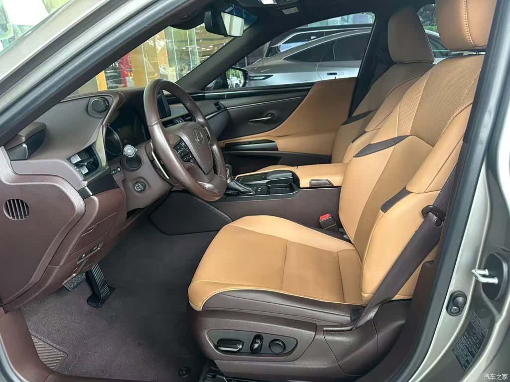 Lexus ES, 2021 7