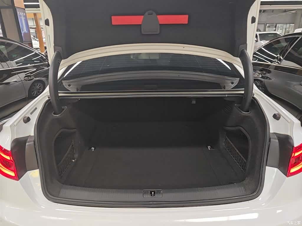Audi A4L, 2018 19