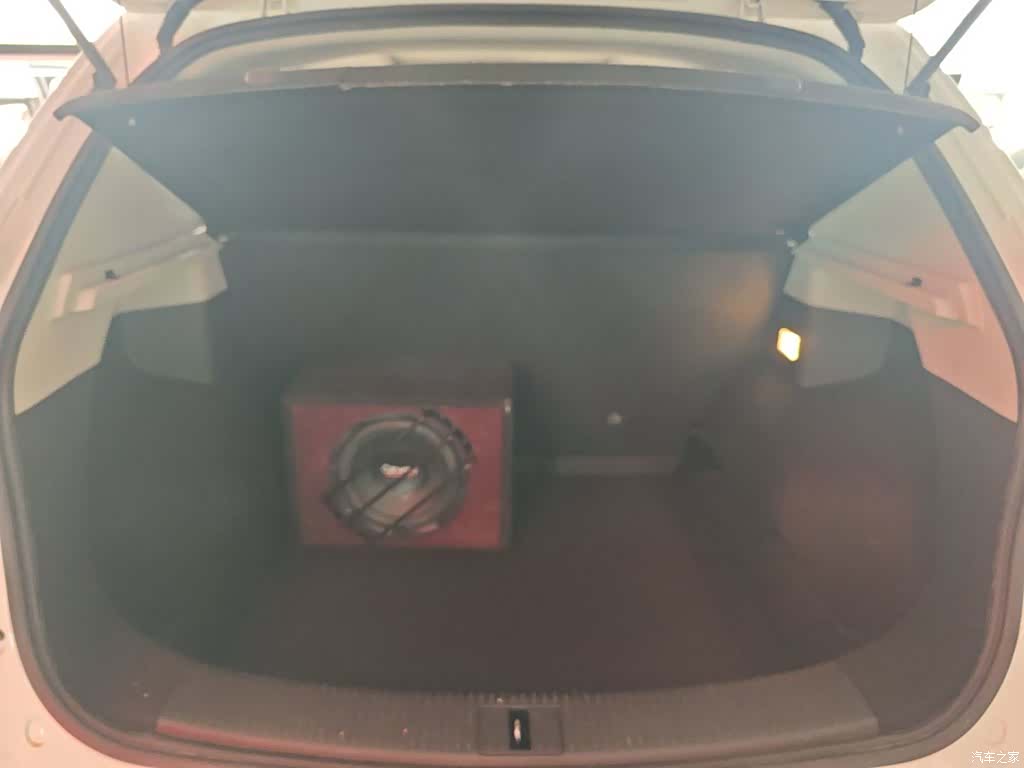 Roewe RX3, 2019 15