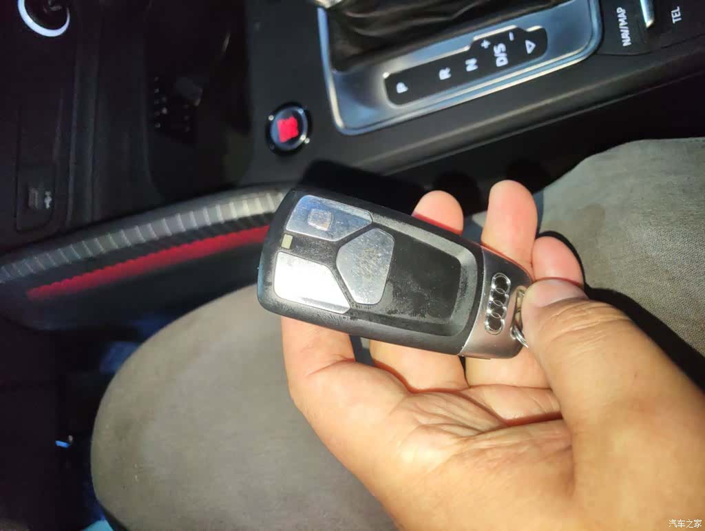 Audi Q2L, 2018 9