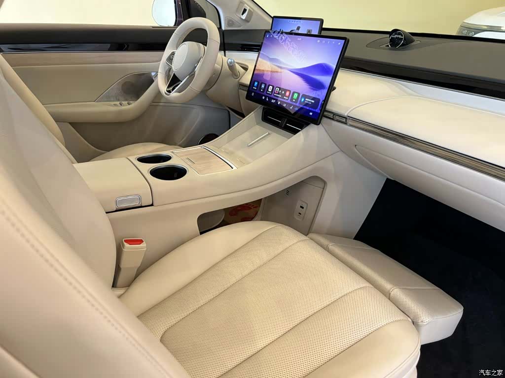 Luxeed R7, 2025 31