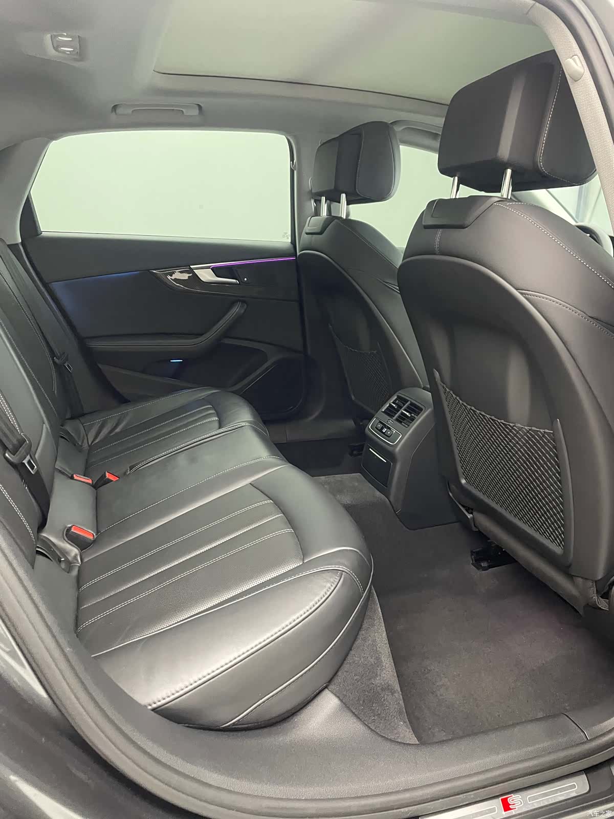 Audi A4L, 2022 21