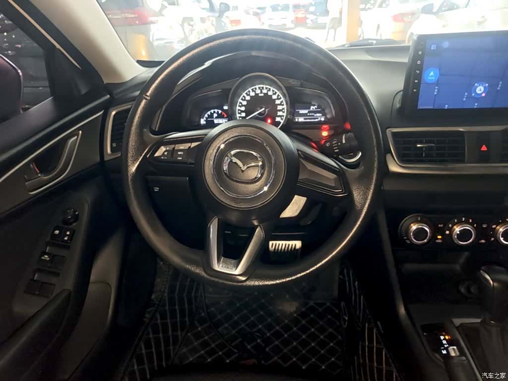 Mazda Mazda3, 2018 11
