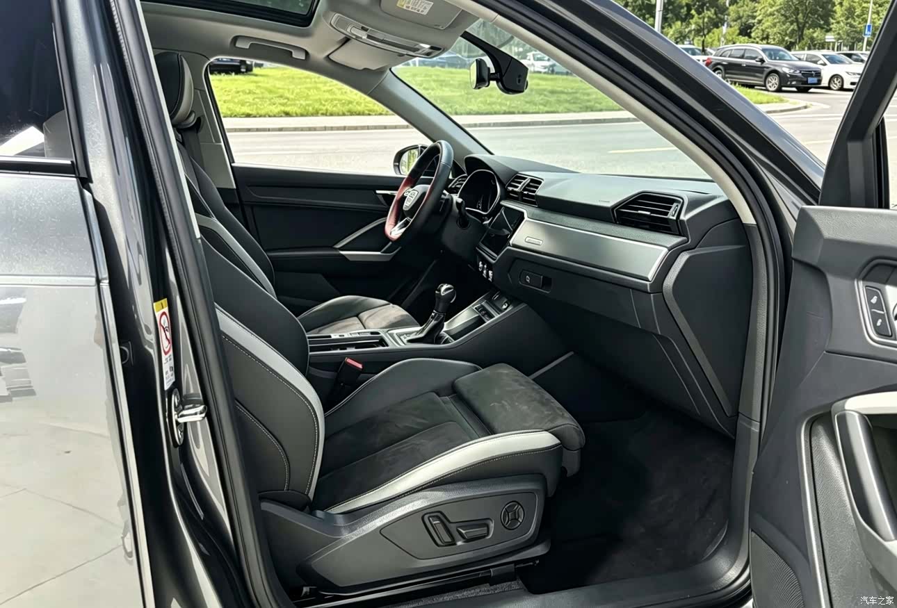 Audi Q3, 2022 11