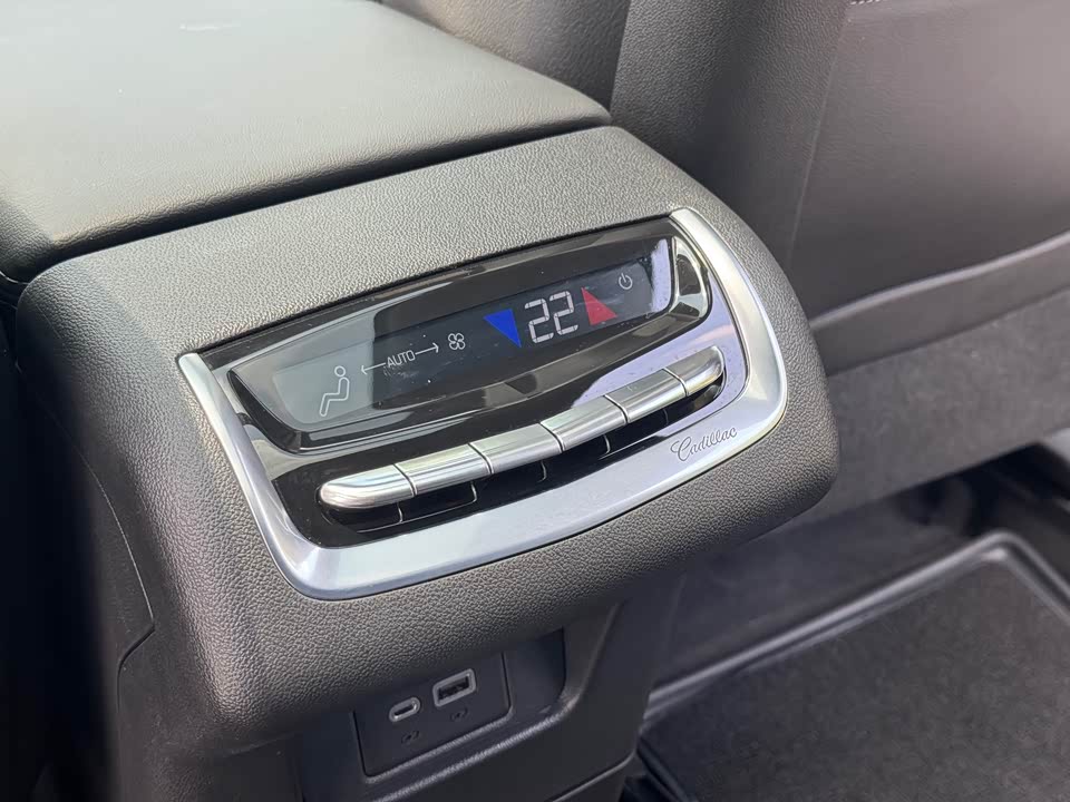 Cadillac XT6