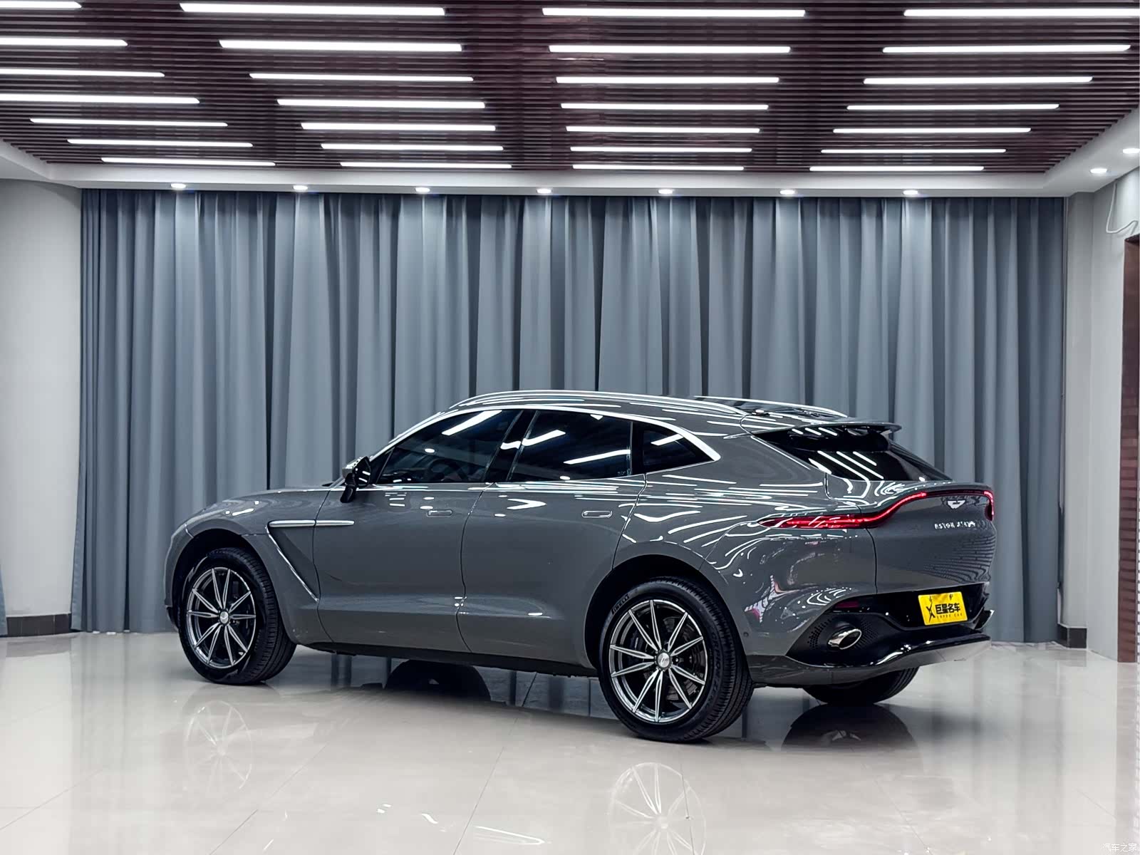 Aston Martin DBX, 2024 9