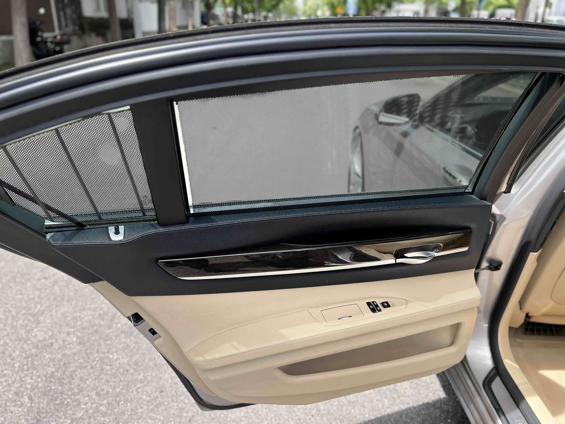 BMW 7 Series, 2011 10