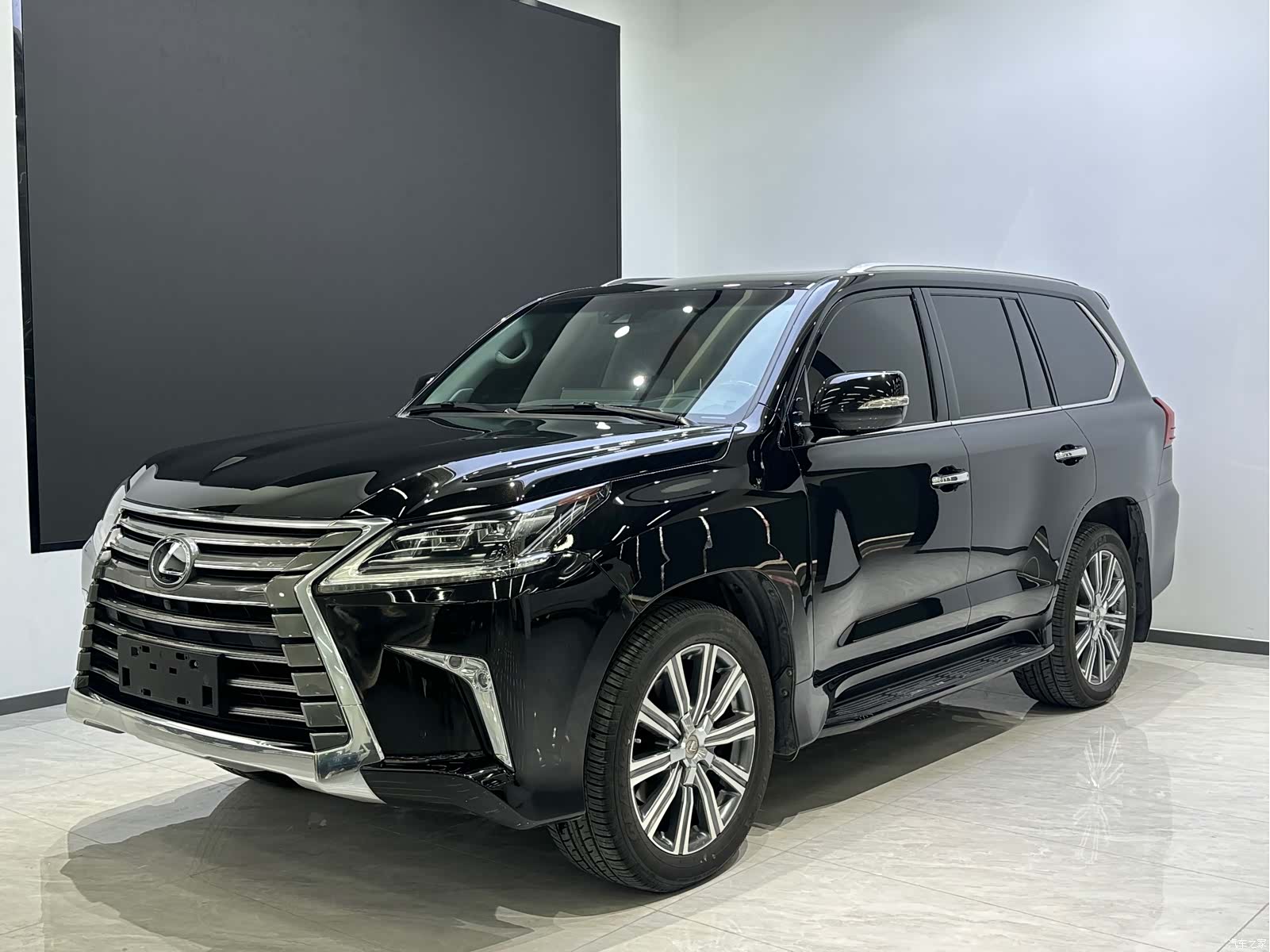 Lexus LX, 2016 1