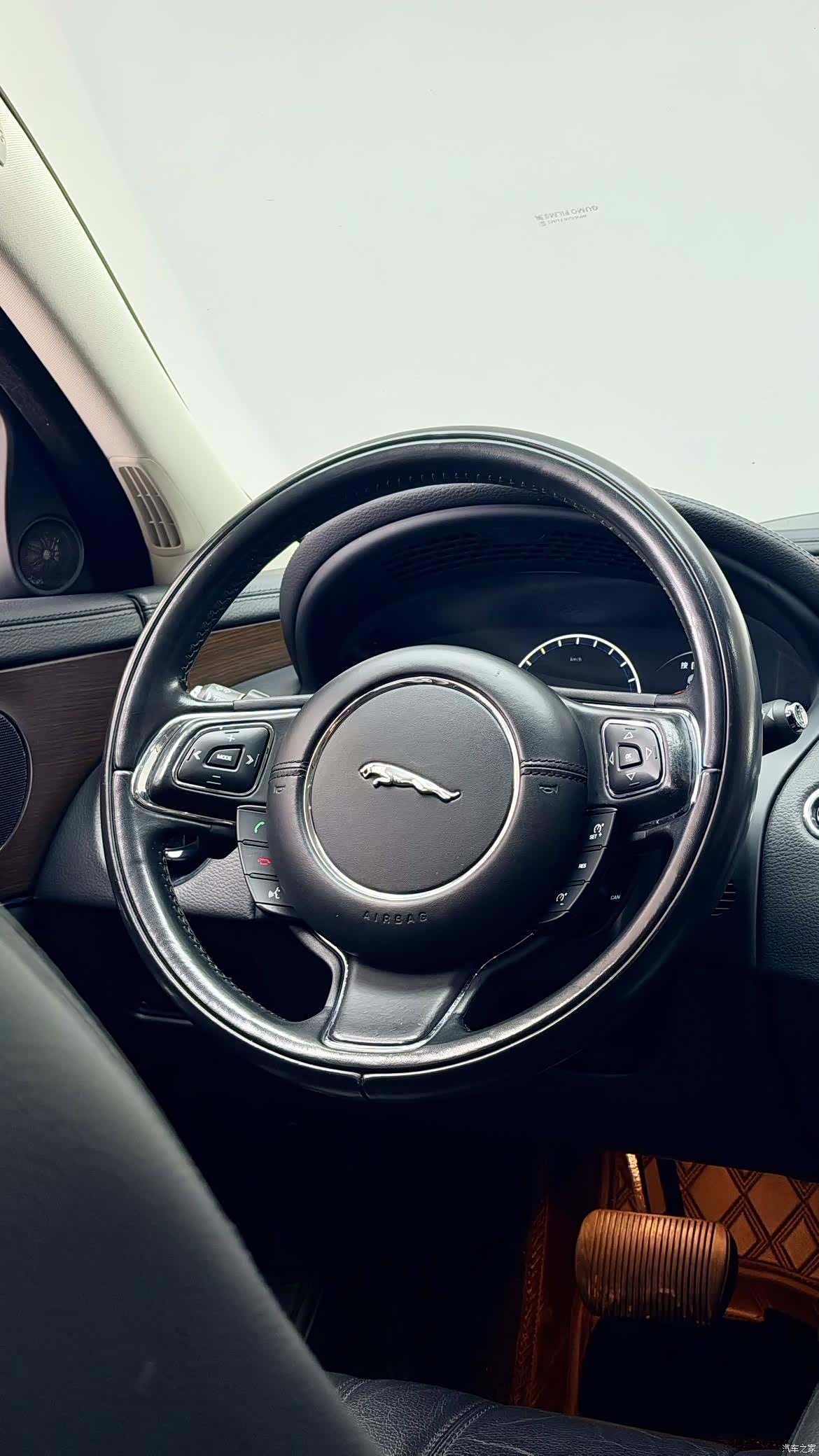 Jaguar XJ, 2018 4
