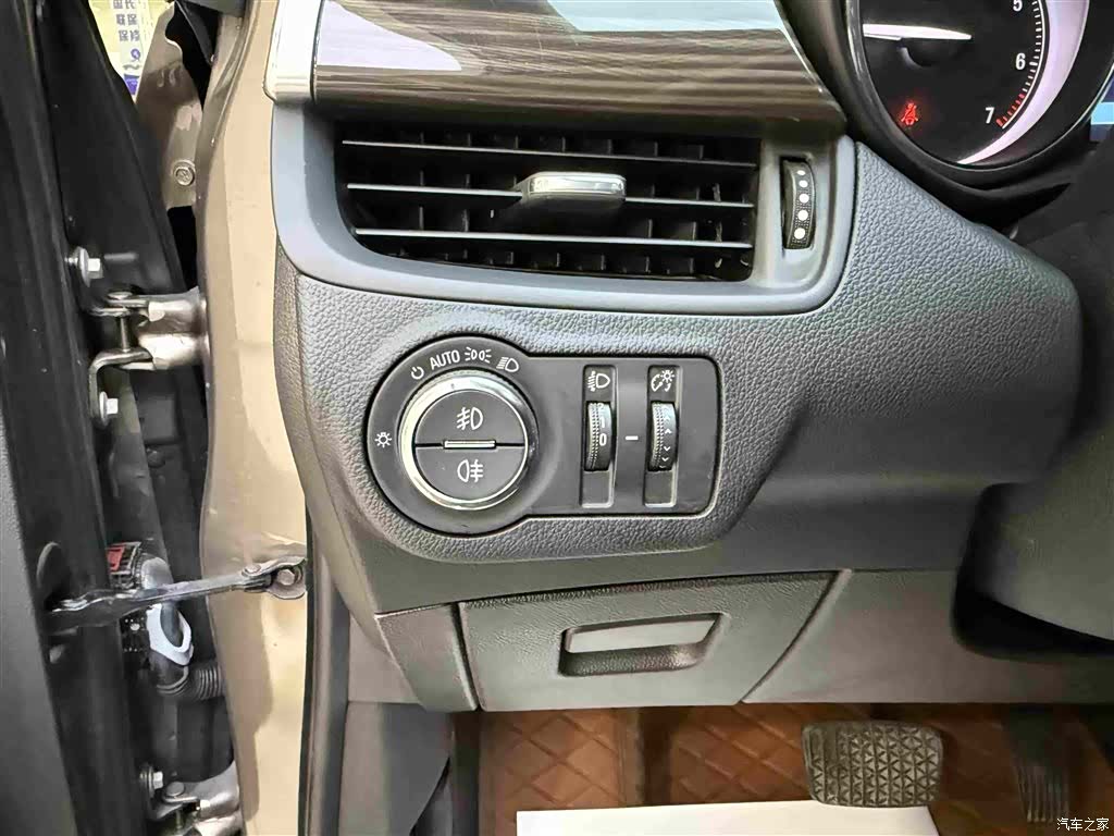 Buick Envision Plus, 2018 11