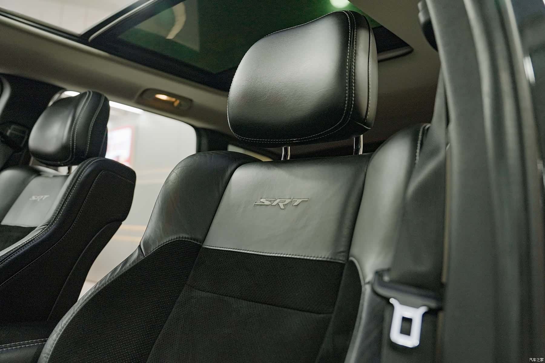 SRT Grand Cherokee, 2012 21