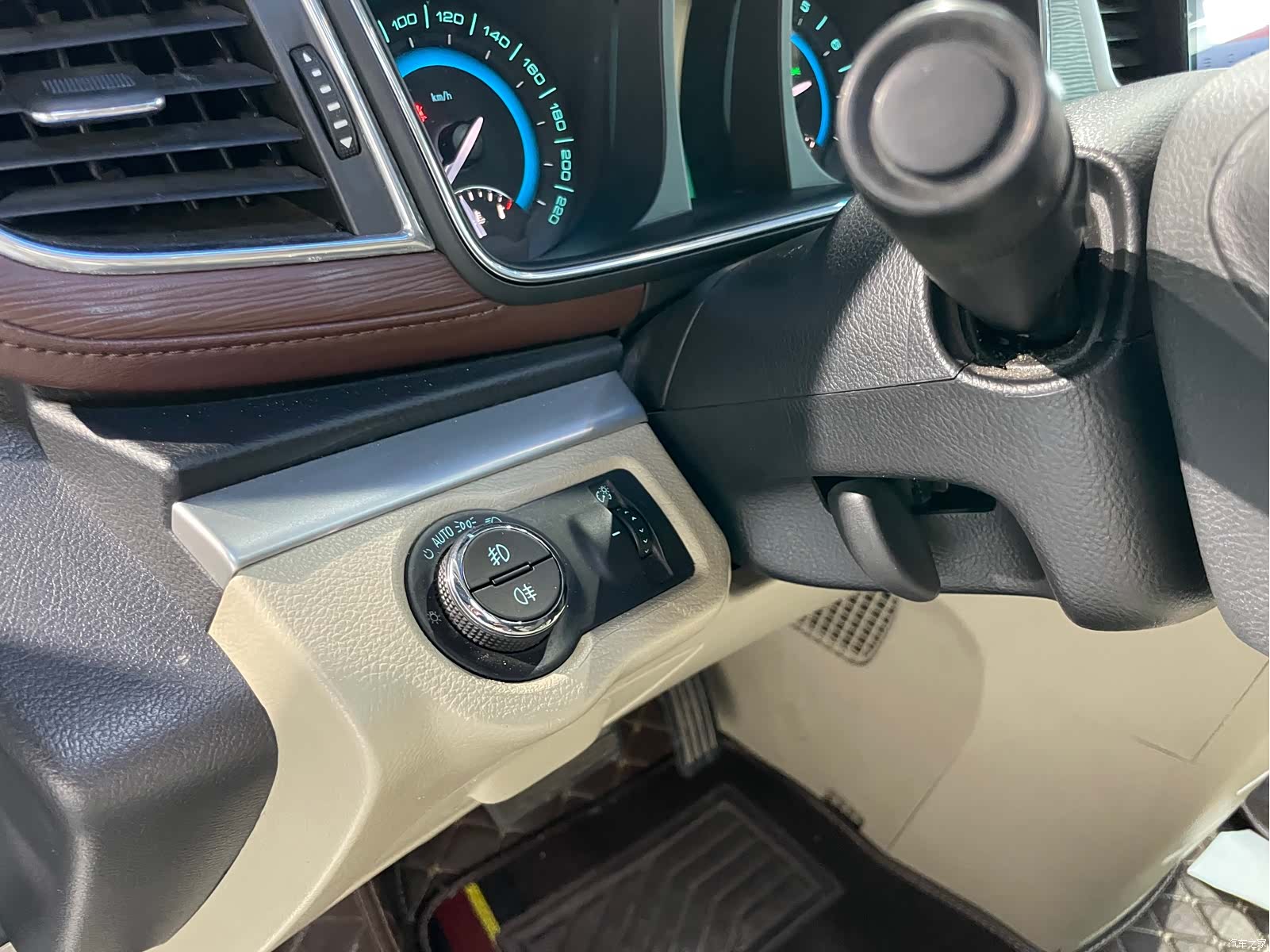 Buick GL8, 2016 8