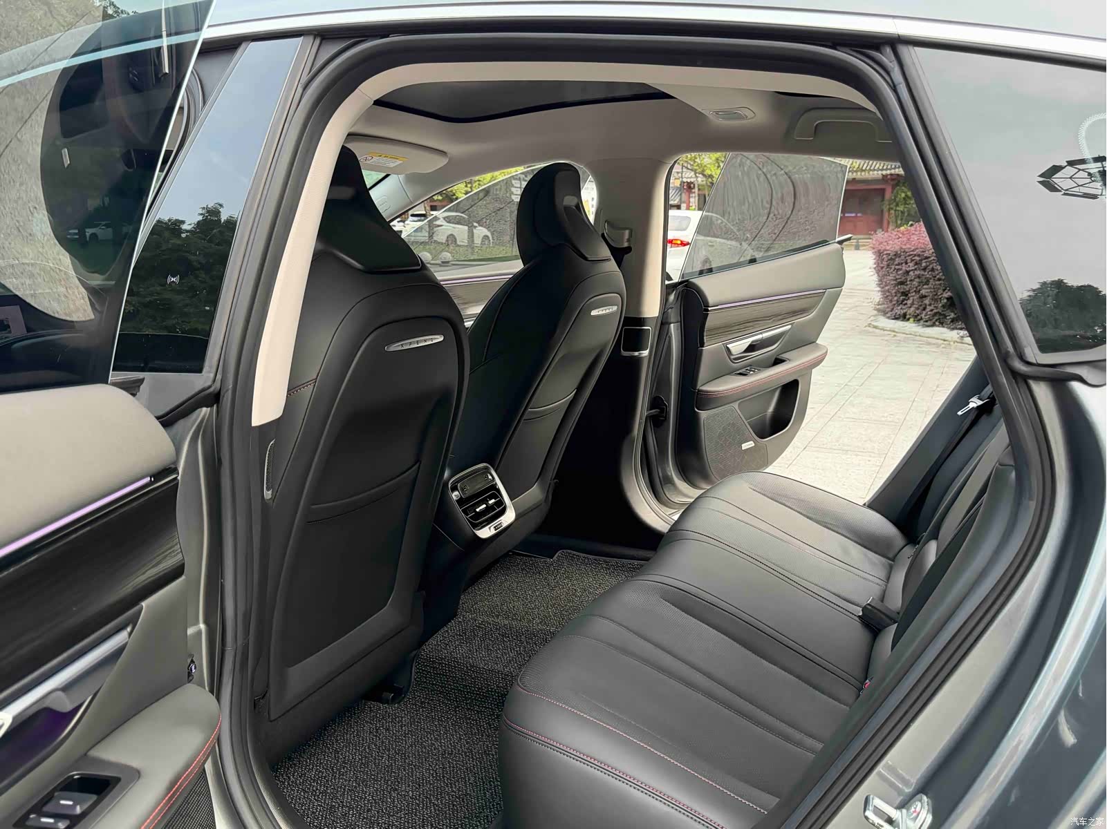 Xpeng P7, 2021 14