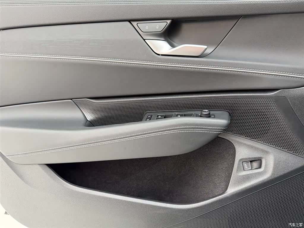 Volkswagen Passat, 2025 21