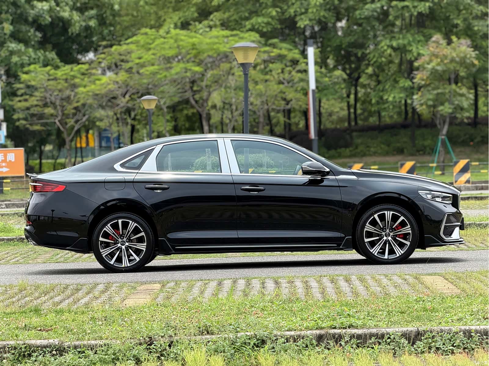 Geely Preface, 2026 33