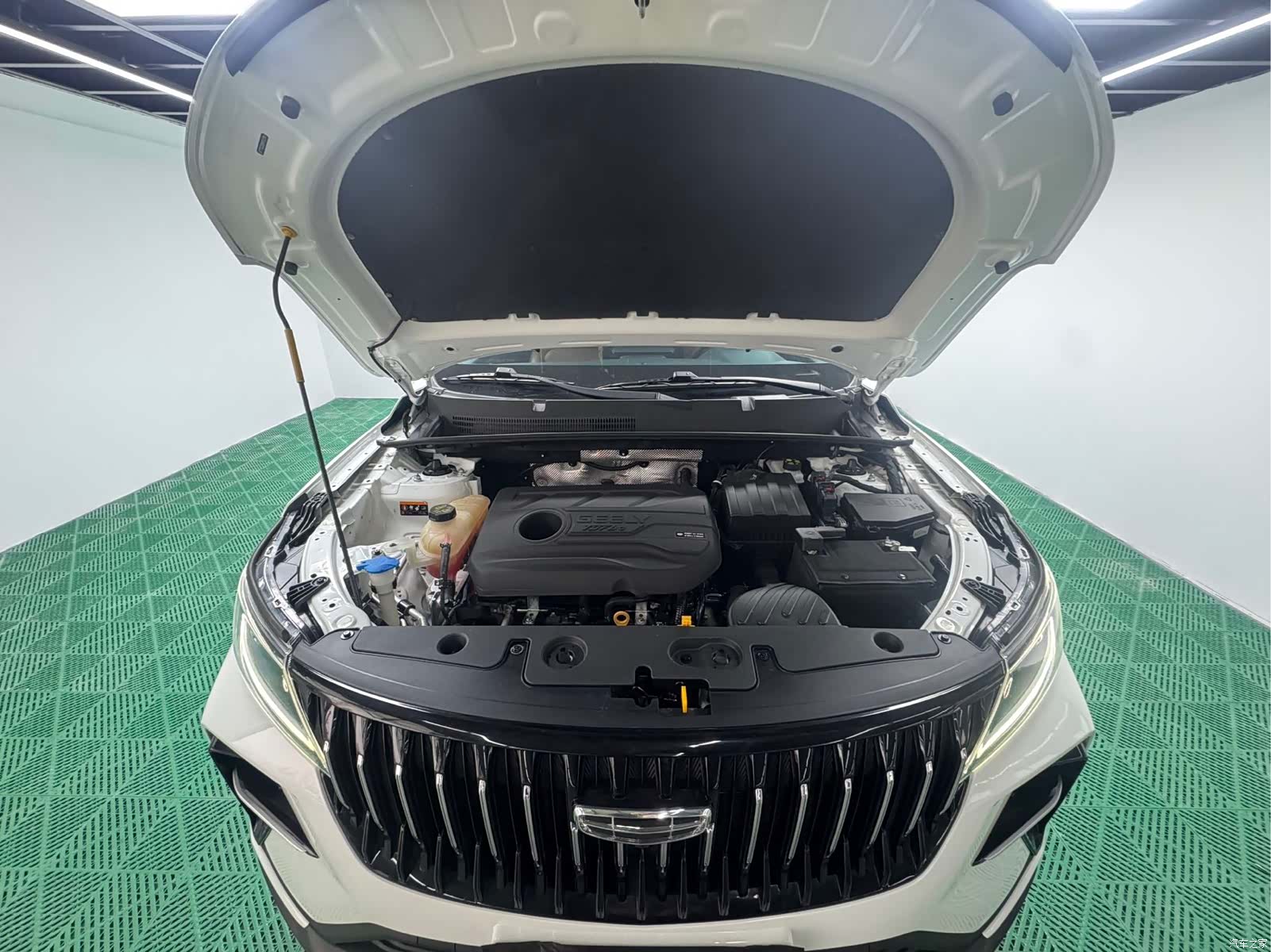 Geely X6, 2022 10