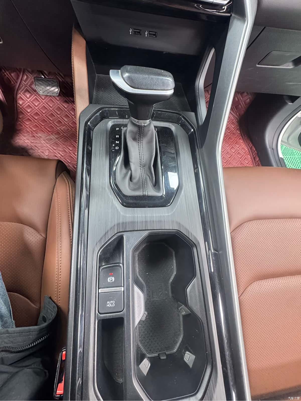 Geely X6, 2022 16