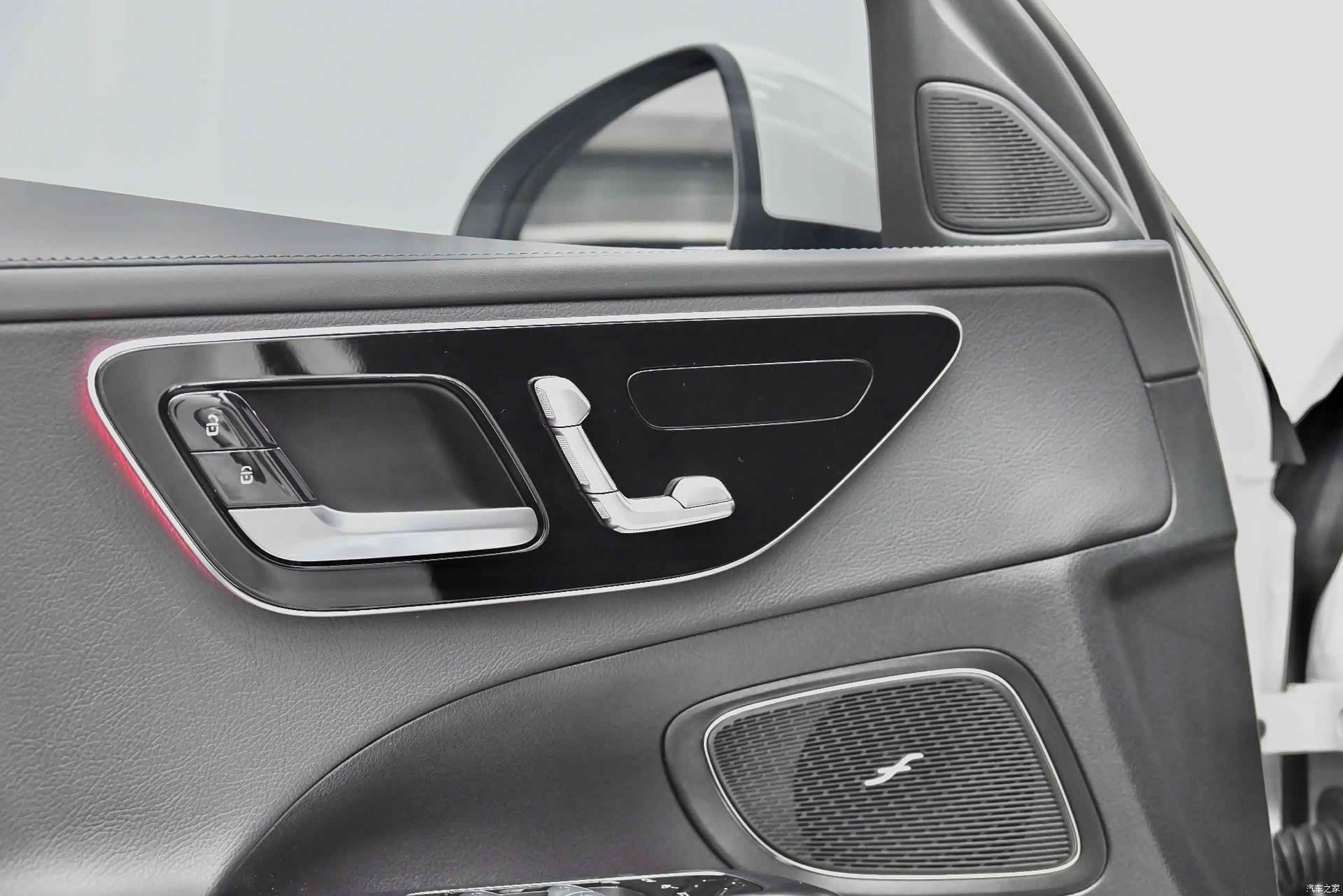Mercedes-Benz C-Class, 2024 21