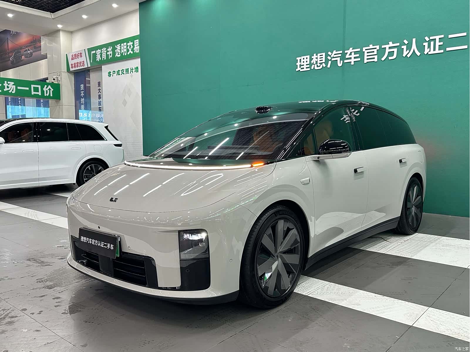 Li Auto i8, 2025 12