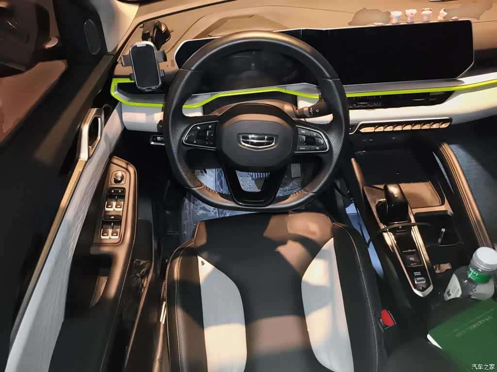 Geely Coolray, 2023 3