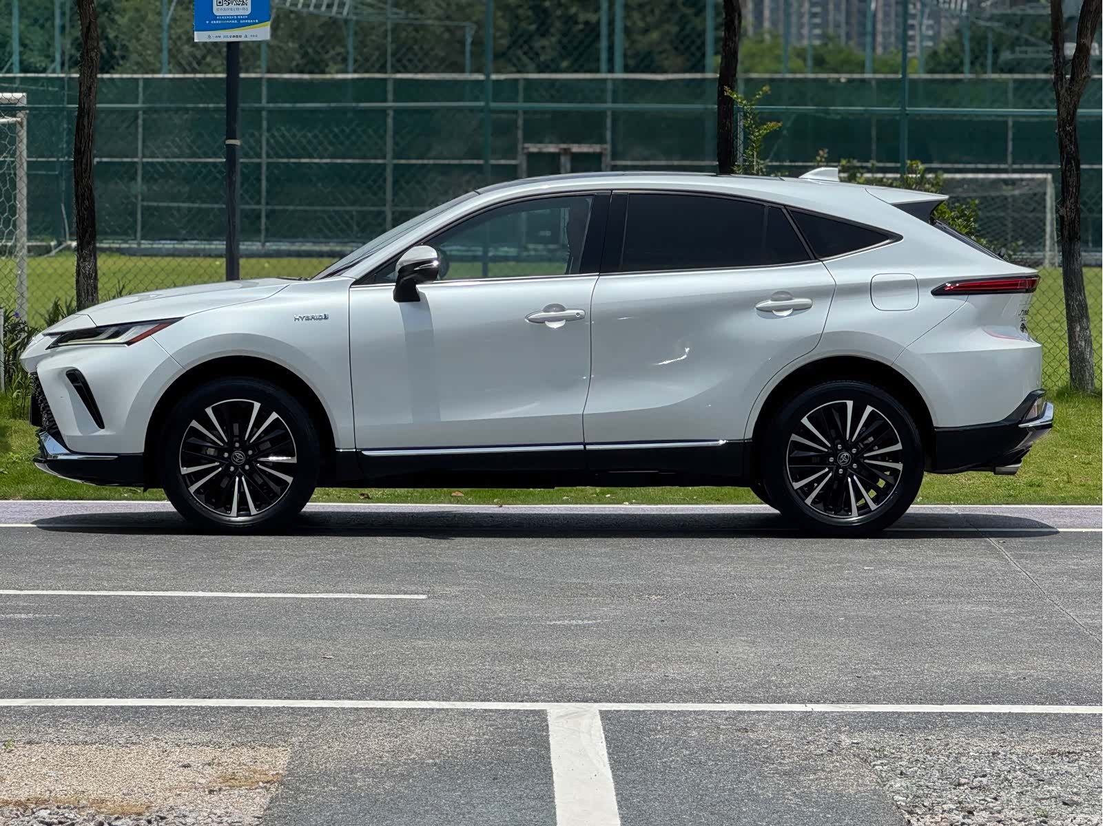 Toyota Venza, 2022 3