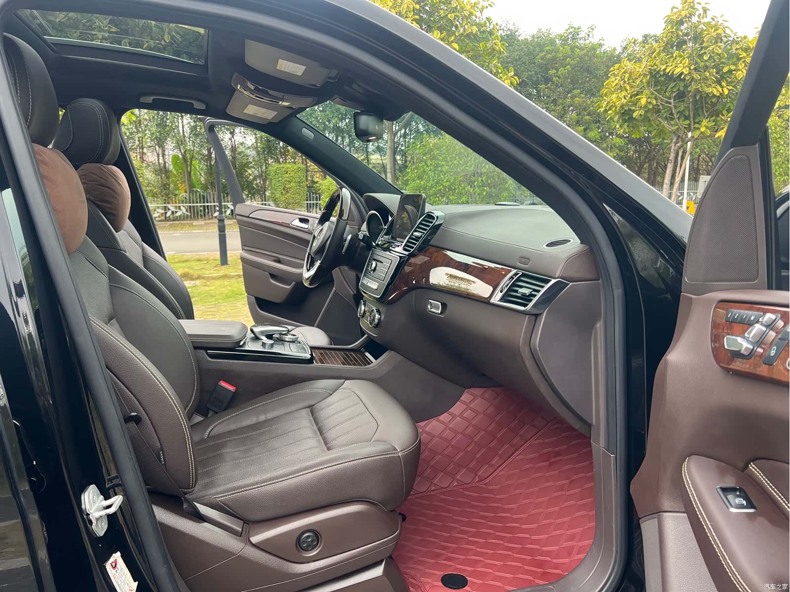 Mercedes-Benz GLS, 2017 11