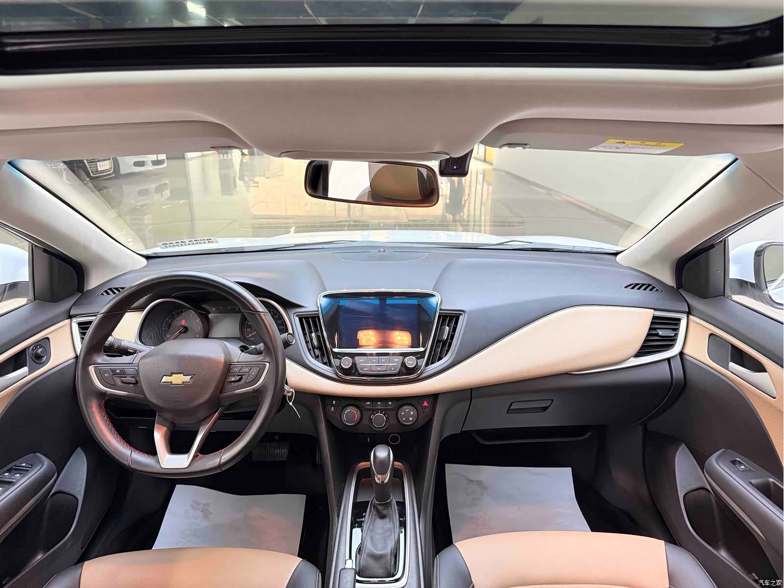 Chevrolet 320, 2022 все фото