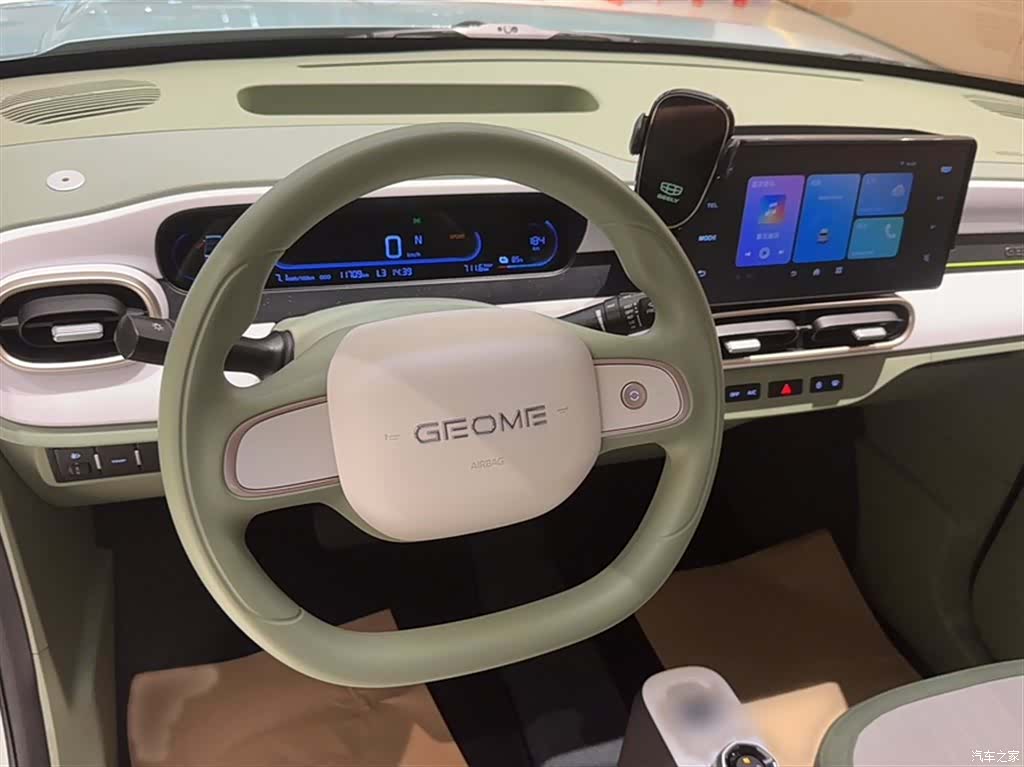 Geely Panda, 2025 3