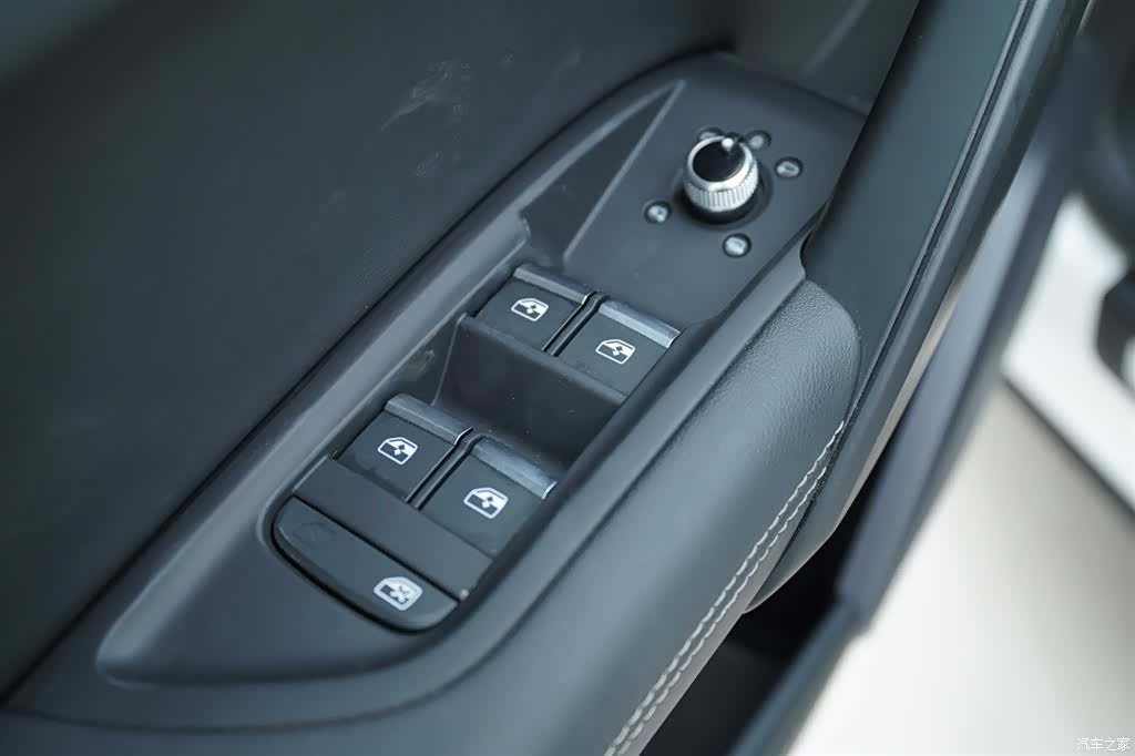Audi Q5L, 2021 11