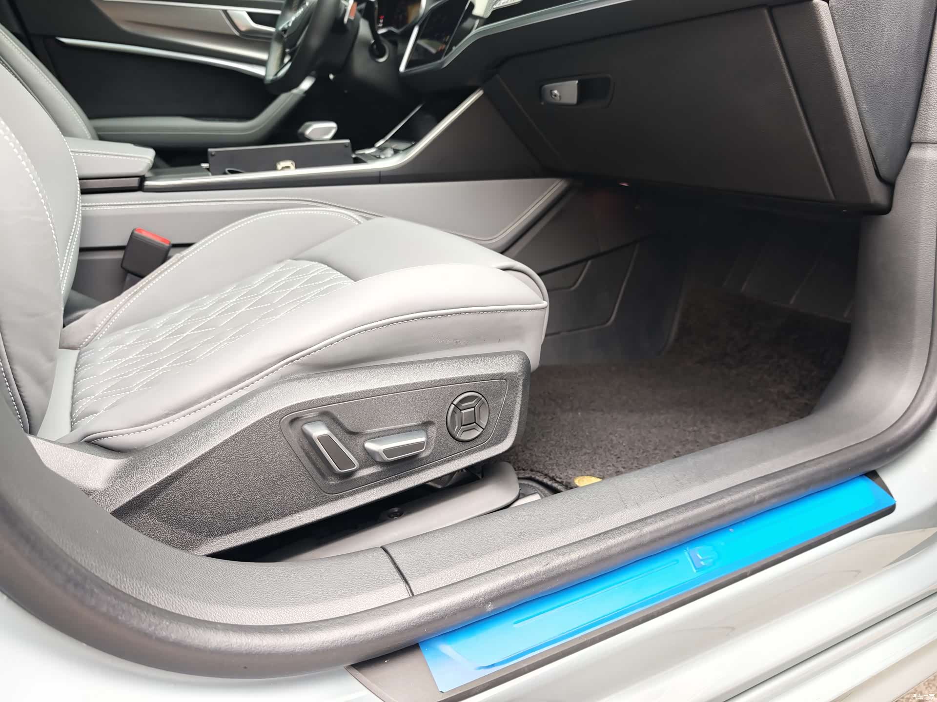 Audi A7L, 2024 20