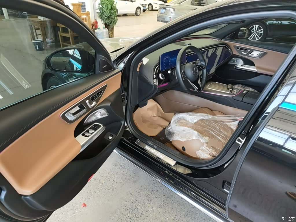 Mercedes-Benz E-Class, 2024 16