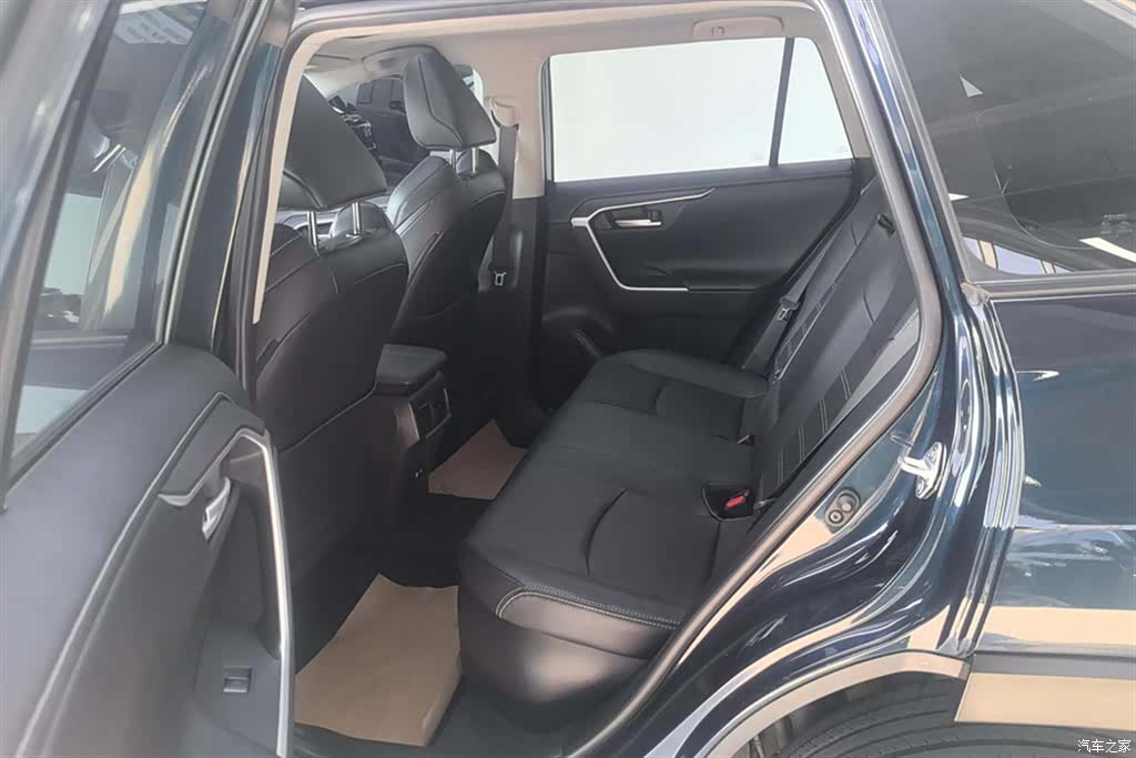 Toyota Wildlander, 2023 11
