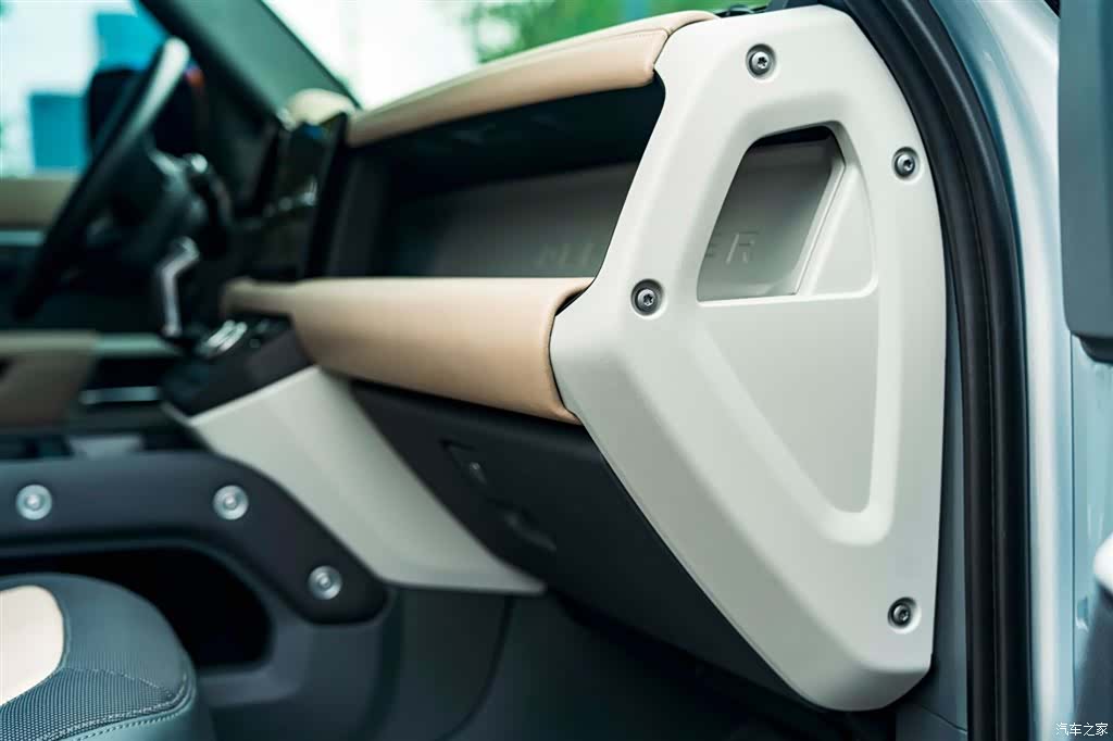 Land Rover Defender, 2022 16