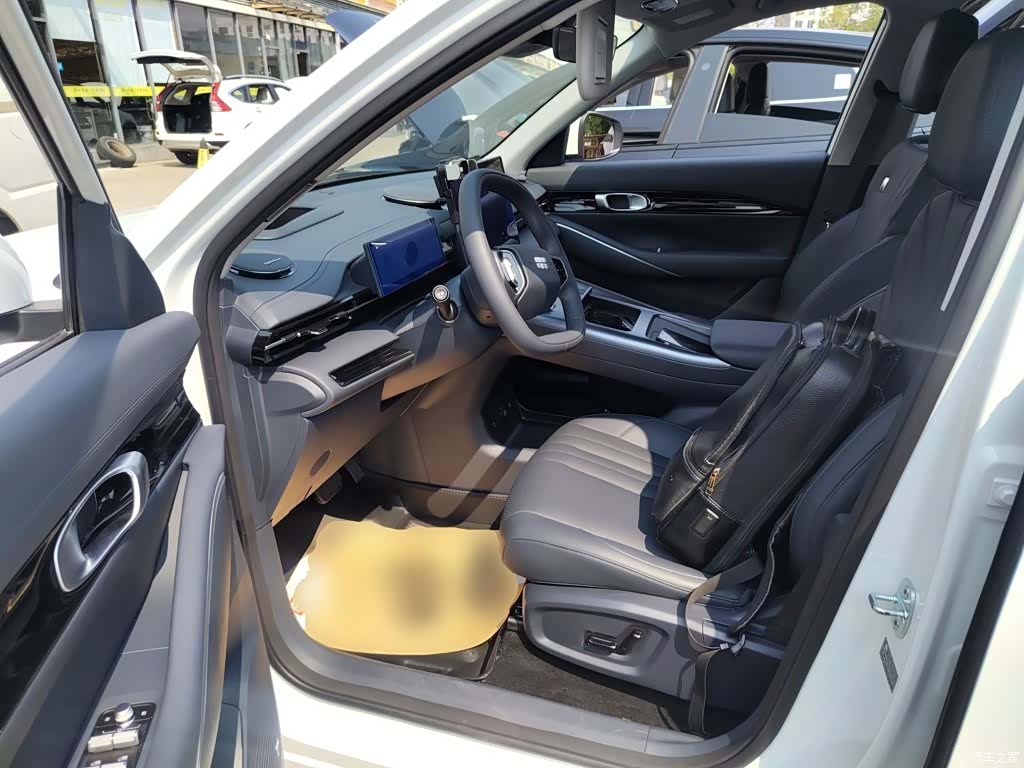 Geely Galaxy E5, 2025 16