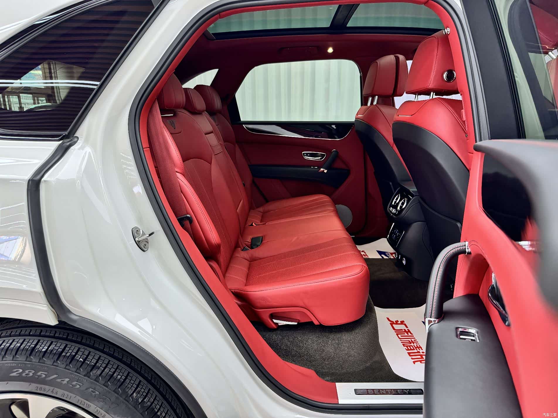 Bentley Bentayga, 2019 16