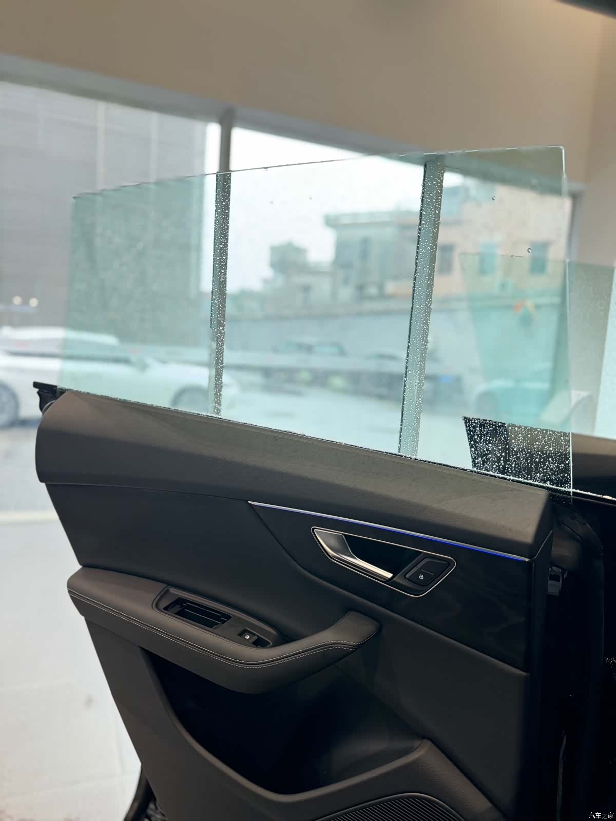 Audi Q8, 2025 13