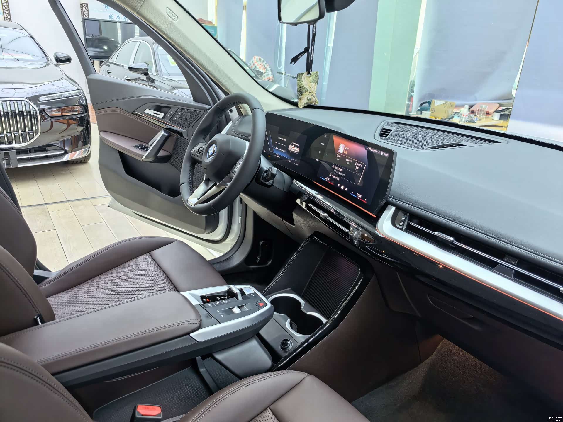 BMW iX1, 2024 6
